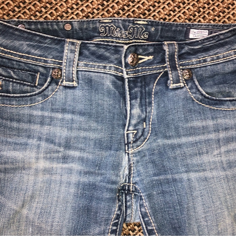 Miss Me Cropped Capri Fleur de Lis Pocket Rhinestone Denim Jeans - Picture 3 of 10